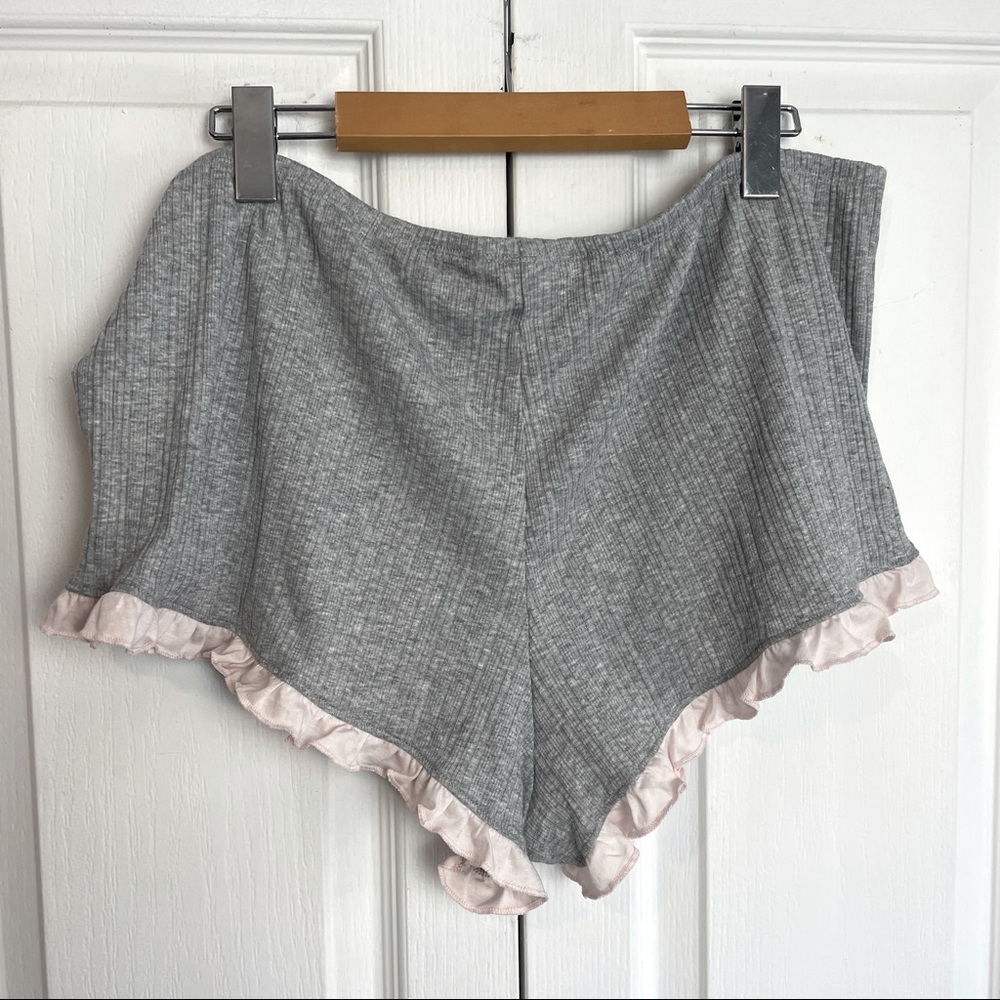 VICTORIA’S SECRET ⭐️FREE WITH PURCHASE⭐️ Lounge Shorts SIZE XL